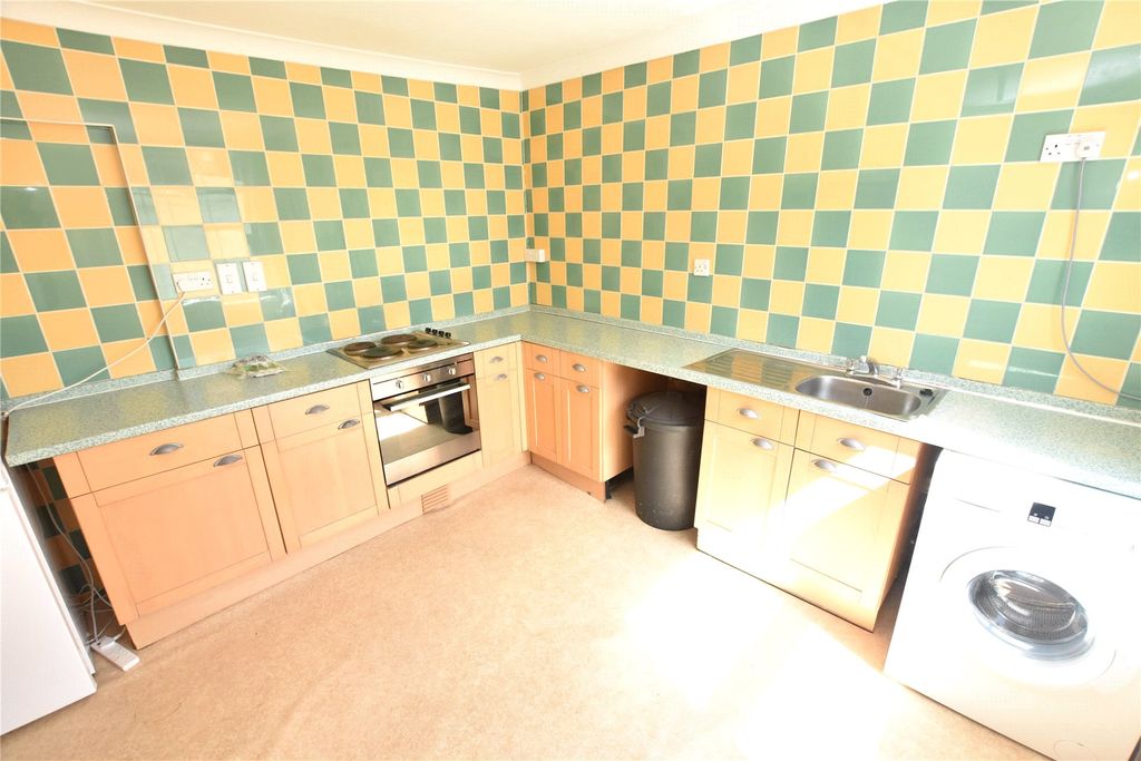 Property photo 3 of 10 Kitchen
