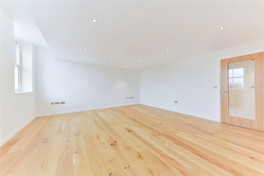 Property photo 3 of 14 Picture No. 05