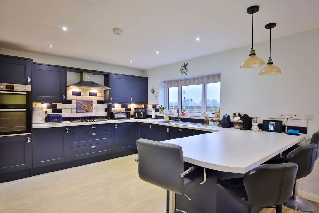 Property photo 3 of 26