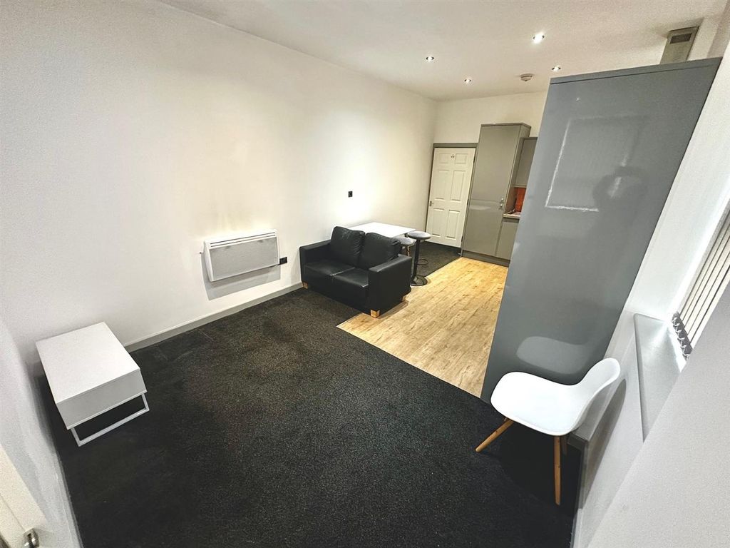 Property photo 2 of 5 Lounge