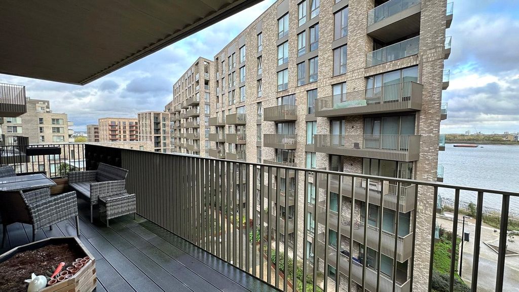 Property photo 2 of 19 Picture No. 14