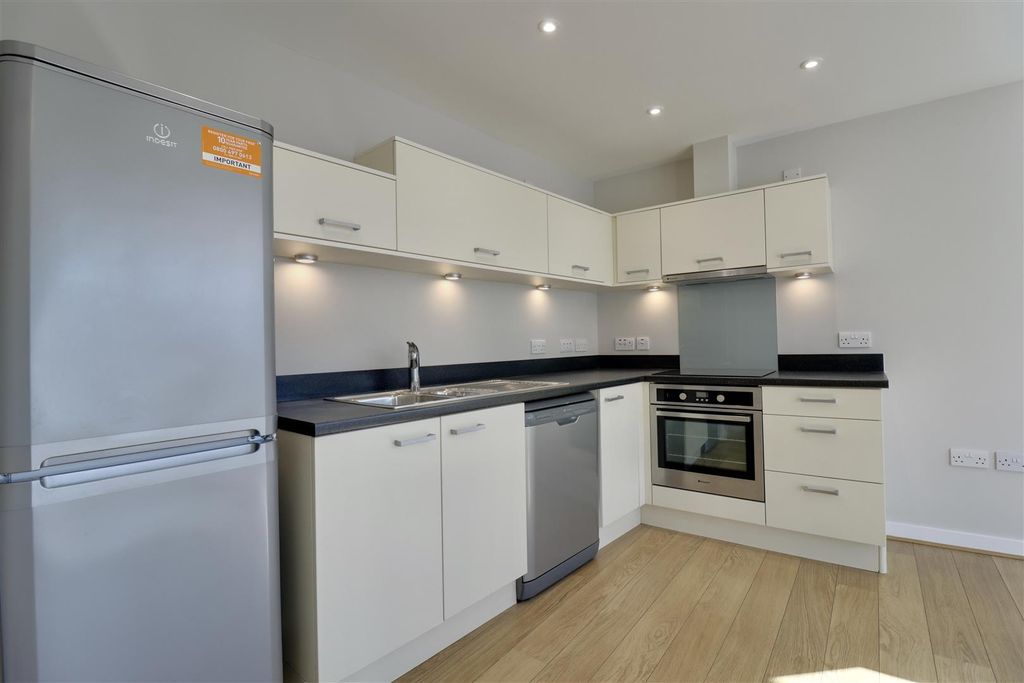 Property photo 2 of 14 1D2F63F3-E6Eb-448A-8381-F2B3F4A2D354_1_201_A.Jpeg