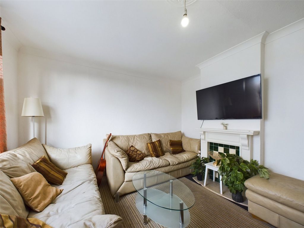 Property photo 3 of 10 Living Room