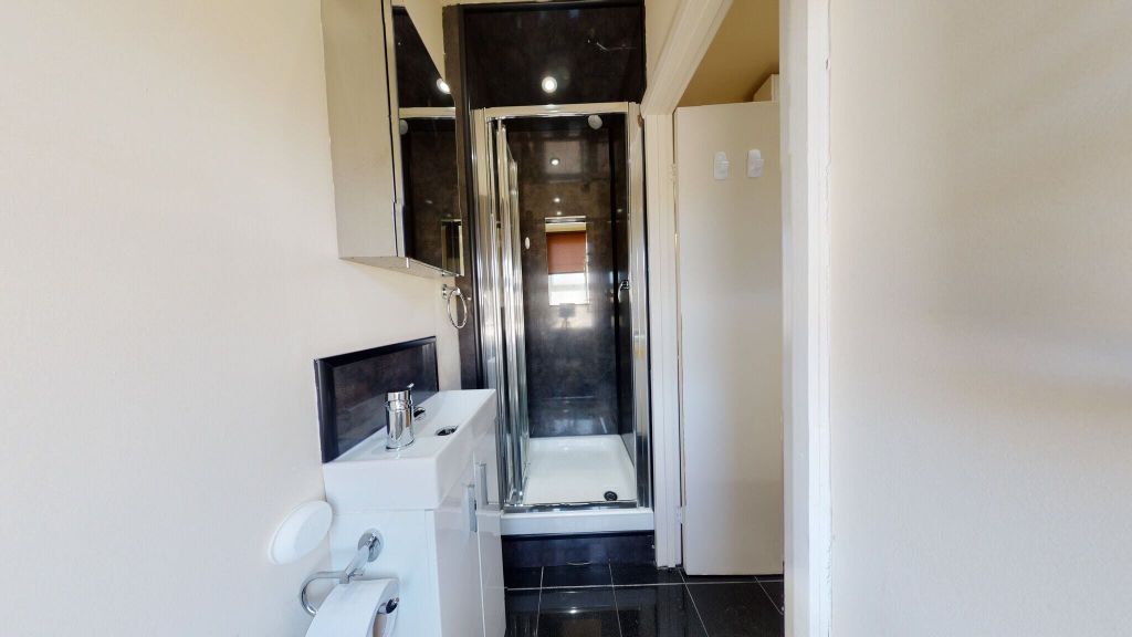 Property photo 3 of 8 Bathroom