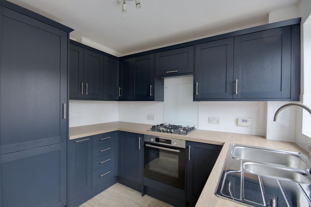 Property photo 3 of 16 Kitchen 2