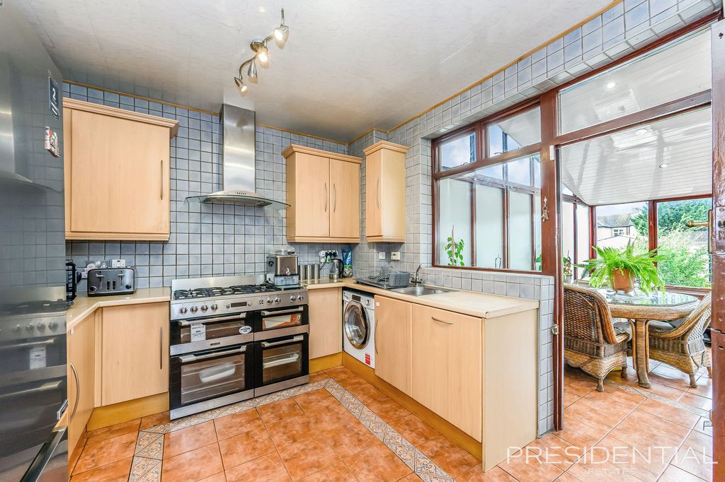 Property photo 3 of 29