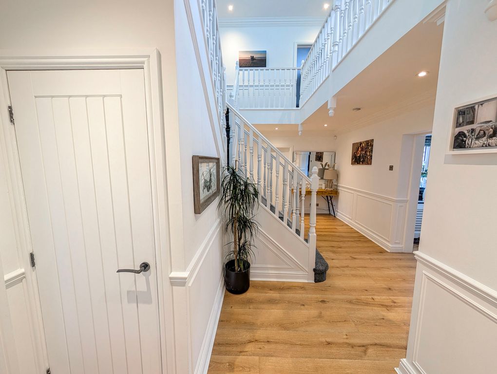 Property photo 3 of 25