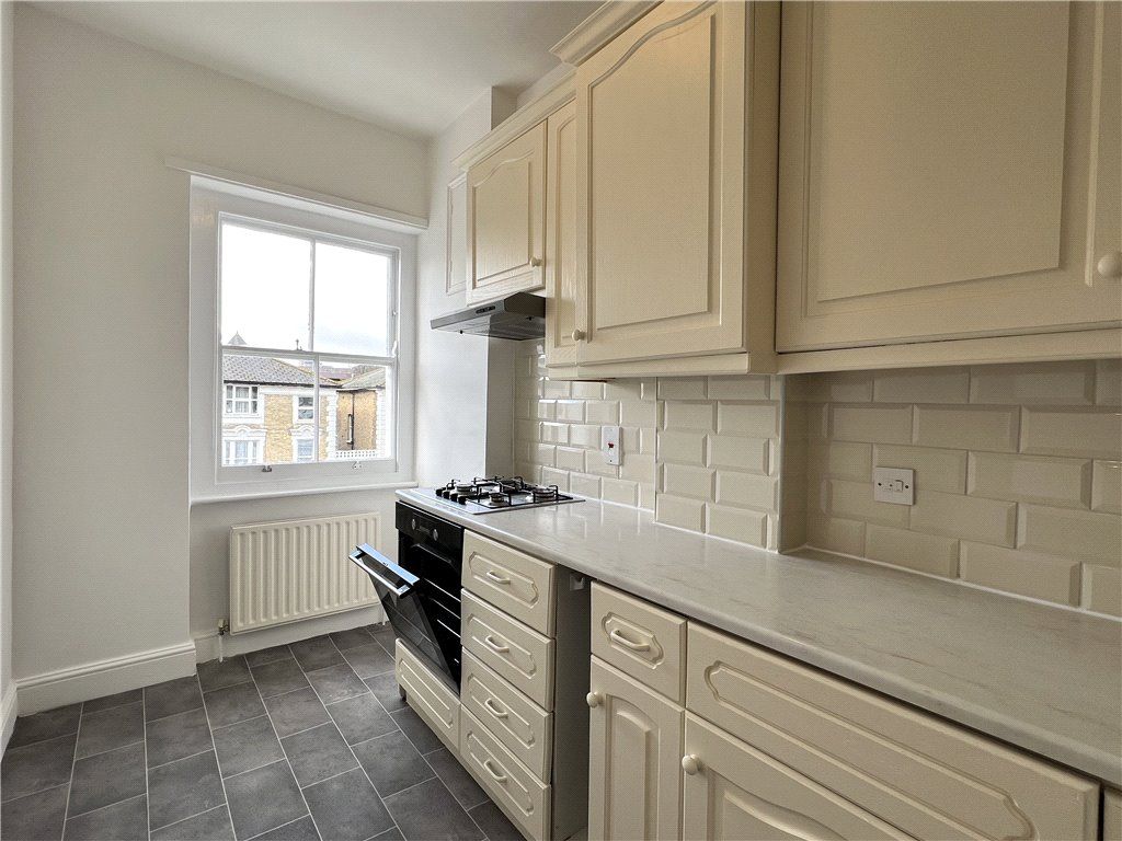 Property photo 3 of 11 Kitchen