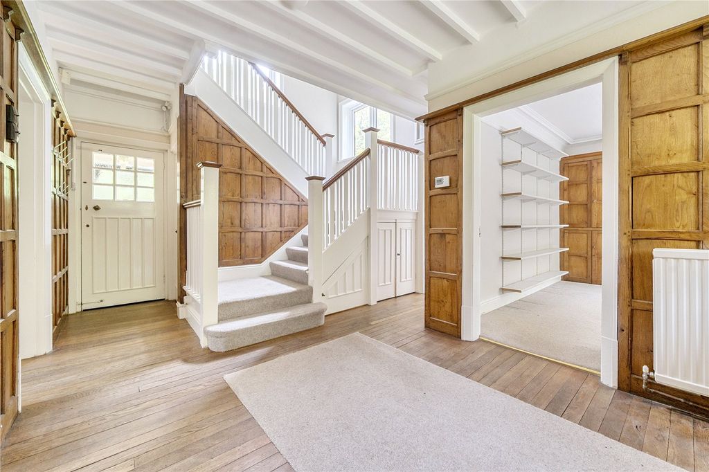 Property photo 2 of 19 Entrance Hall