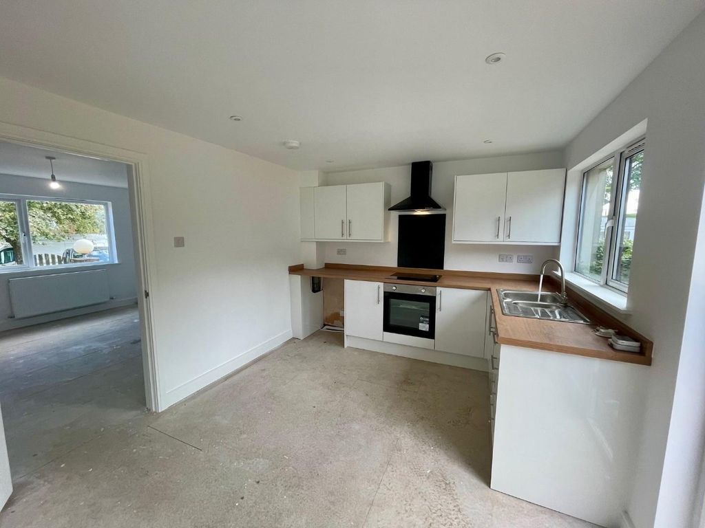 Property photo 3 of 14 Dining Kitchen