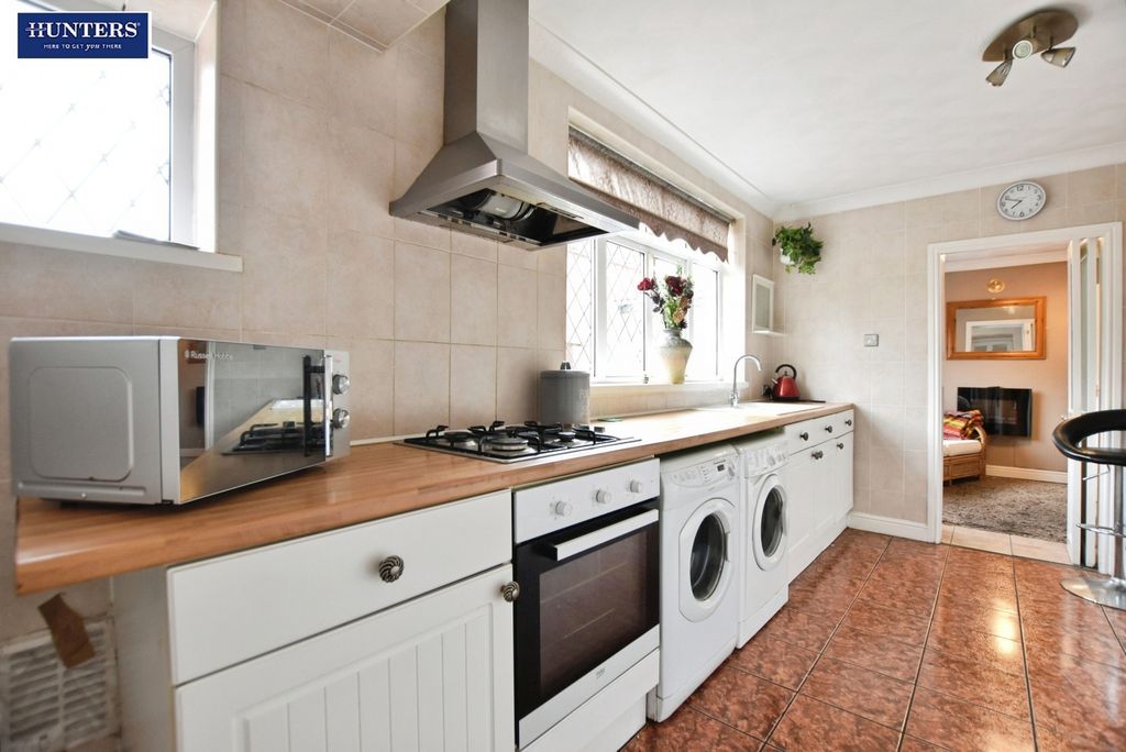 Property photo 2 of 19 Kitchen