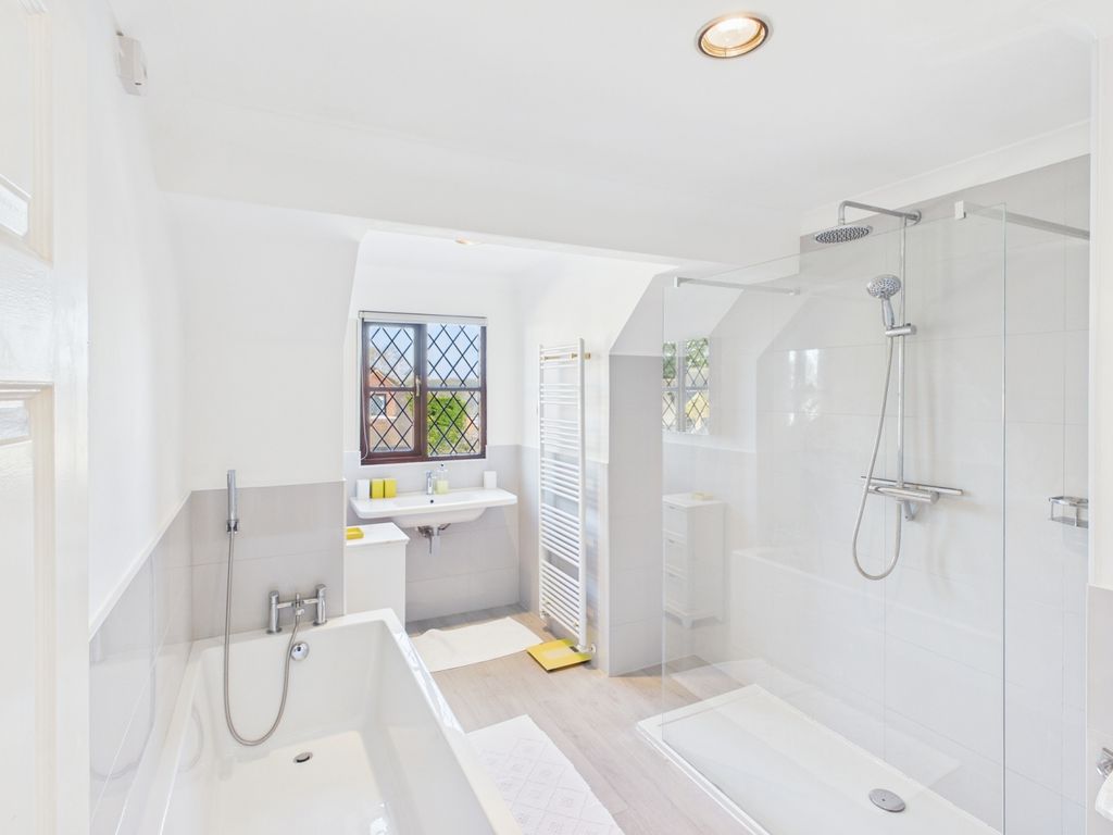 Property photo 3 of 13 Family Bathroom