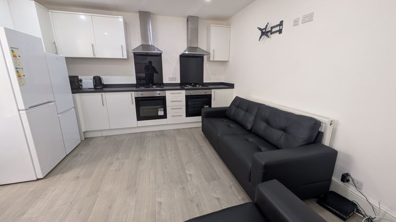 Property photo 1 of 12 Photo 5