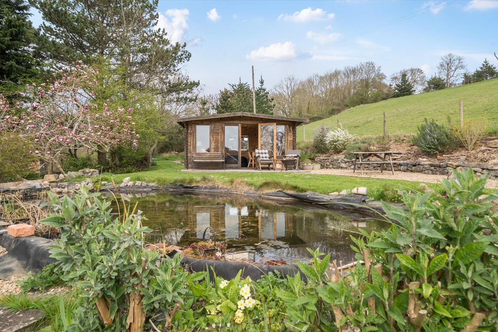 Property photo 2 of 19 Image