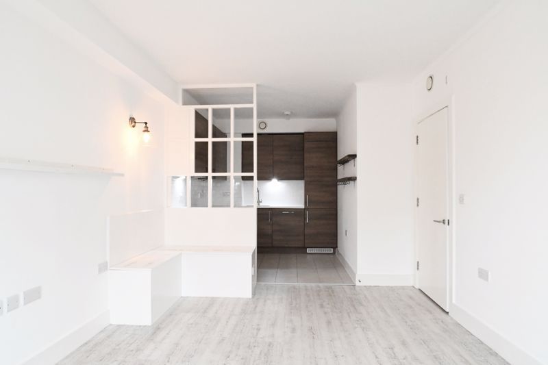 Property photo 1 of 15 Livingroom Into Kitchen