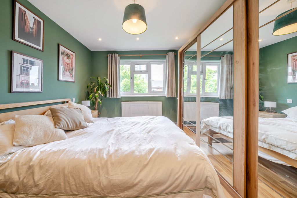 Property photo 3 of 14 1453072-16-69F0Cb...
