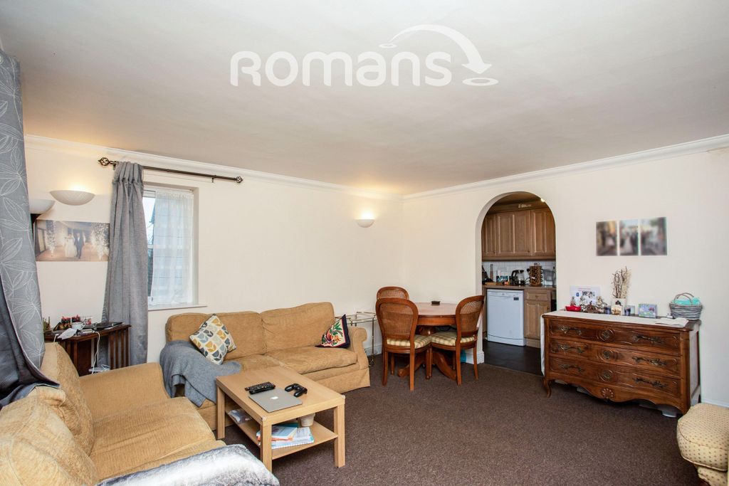 Property photo 3 of 10 F5B13d3d-18B7-4969-B