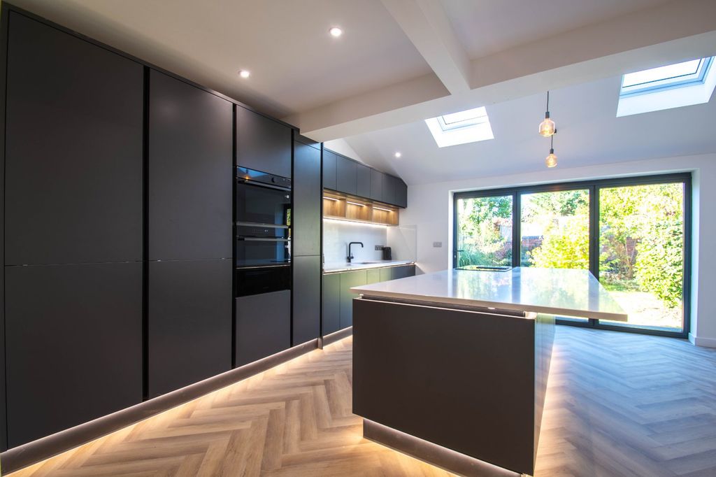 Property photo 3 of 23 Picture No. 14