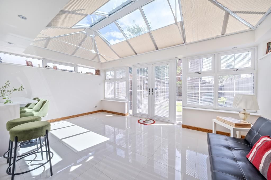 Property photo 2 of 25 Conservatory
