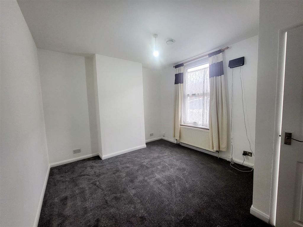 Property photo 3 of 15 Front Reception Room