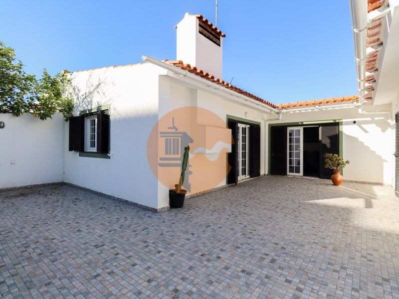 Property photo 2 of 50