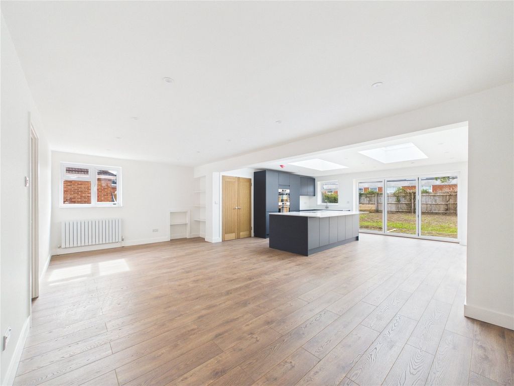 Property photo 2 of 12 Picture No. 16