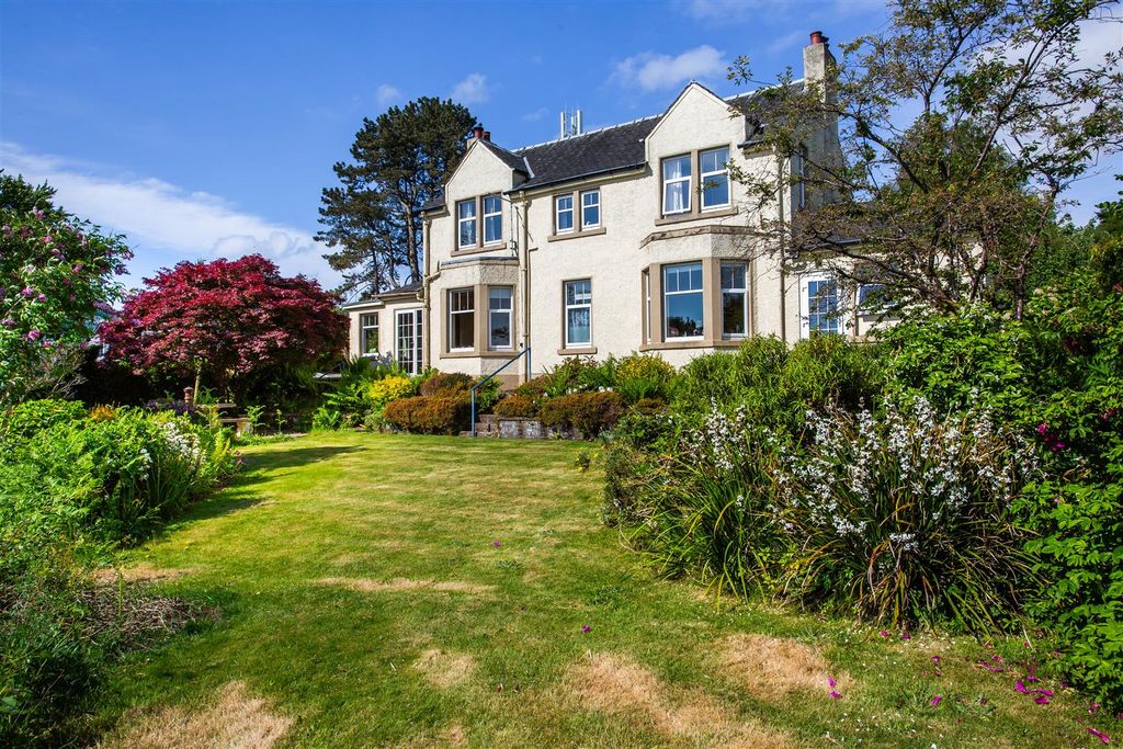 Property photo 1 of 79 Ardshiel Front