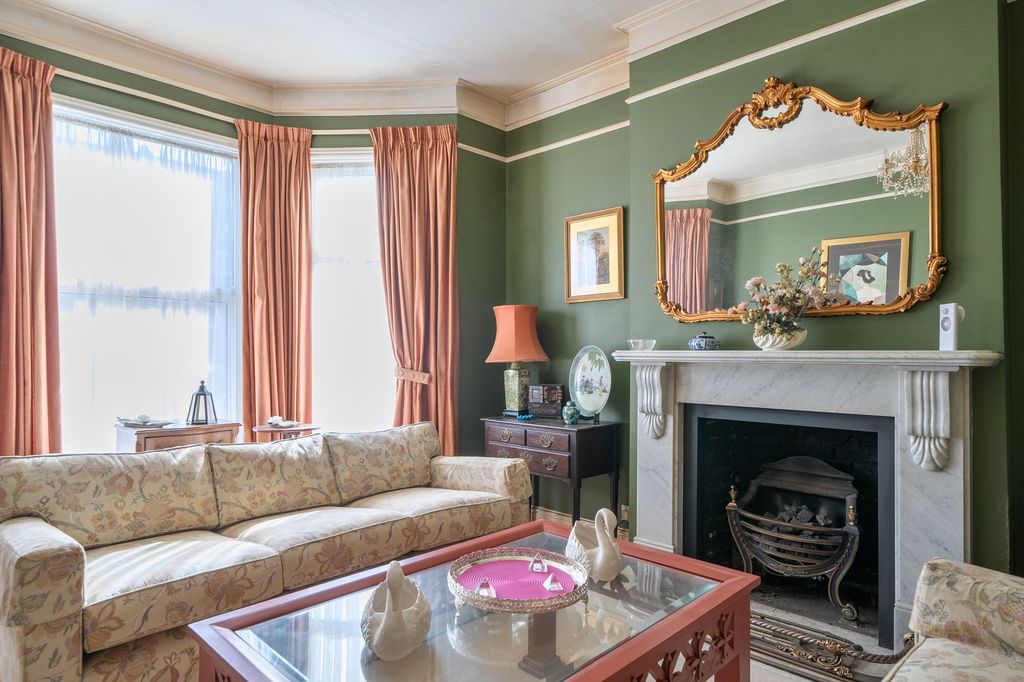 Property photo 2 of 19