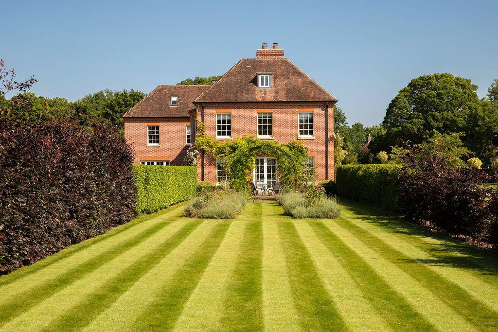 Property photo 3 of 29 Gardens
