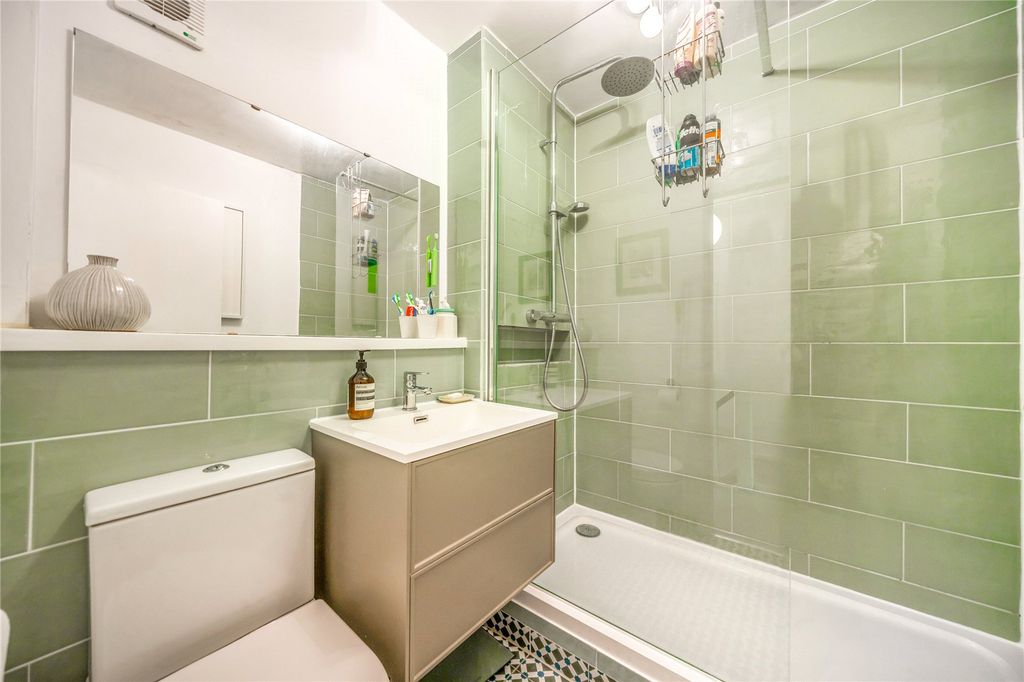 Property photo 3 of 9 Bathroom