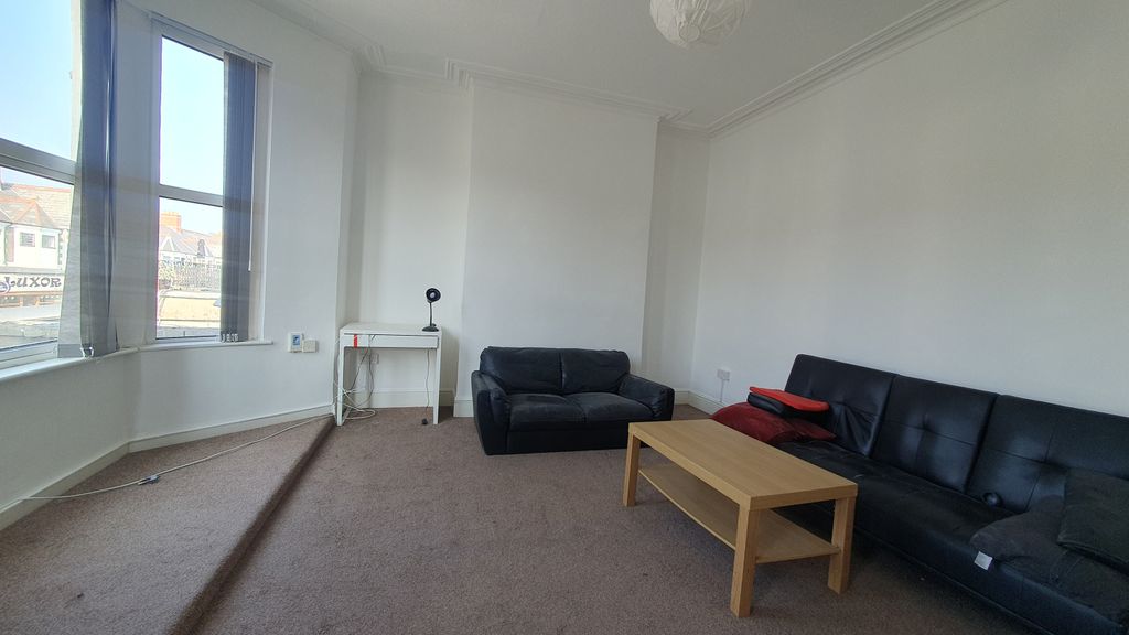 5 bed flat to rentRoath CF24 photo 4