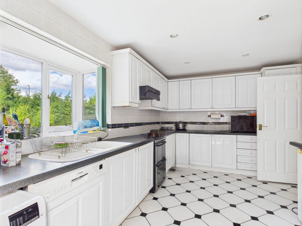 Property photo 3 of 12 Cam01354G0-Pr0548-Still006