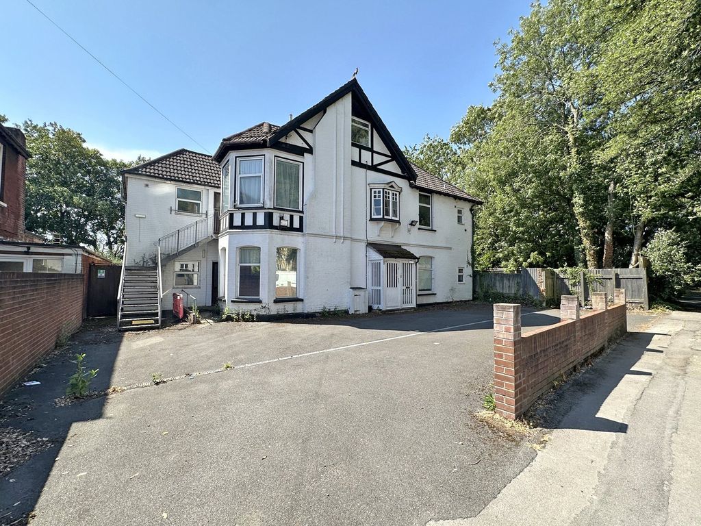 Property photo 1 of 27 Picture No. 26