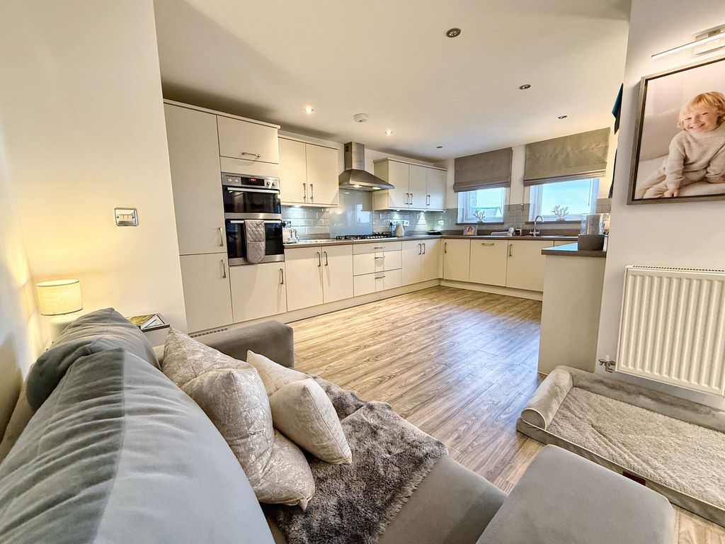 Property photo 3 of 22