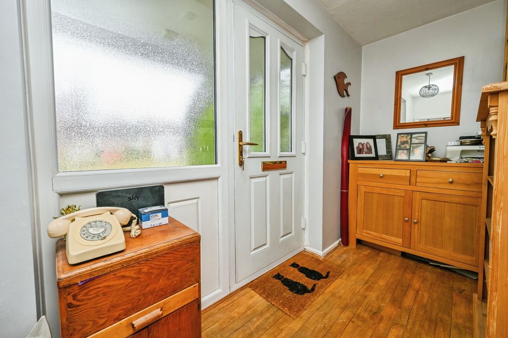 Property photo 2 of 15 Entrance Hall