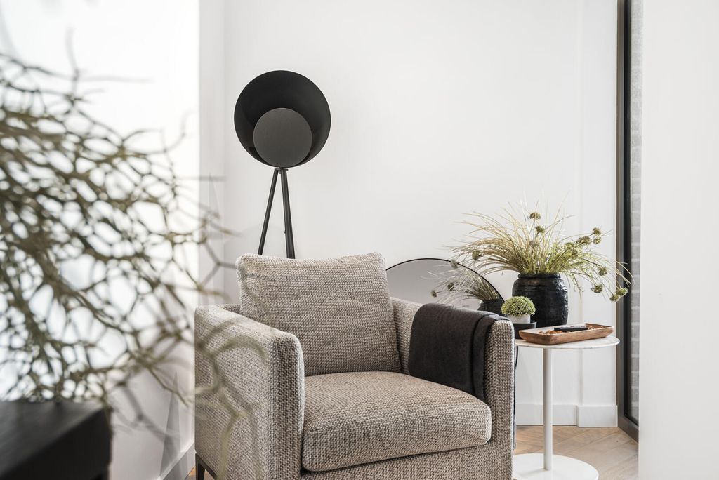 Property photo 2 of 25 Living Room