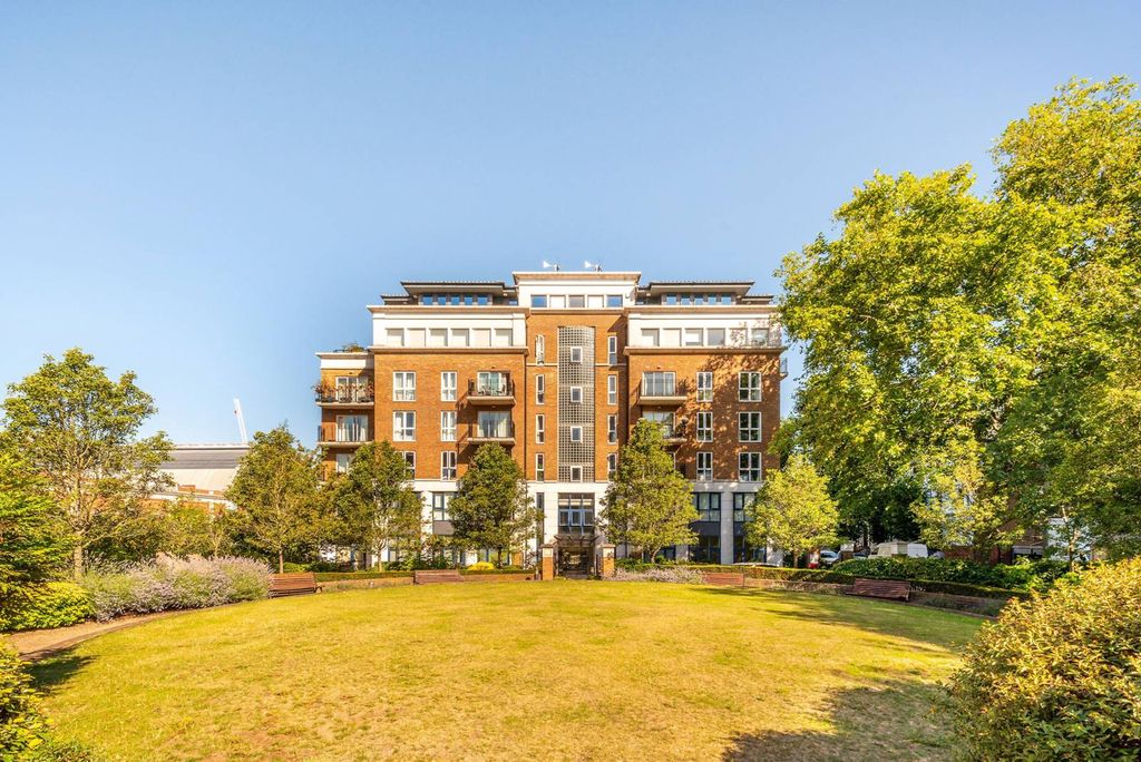 Property photo 2 of 12