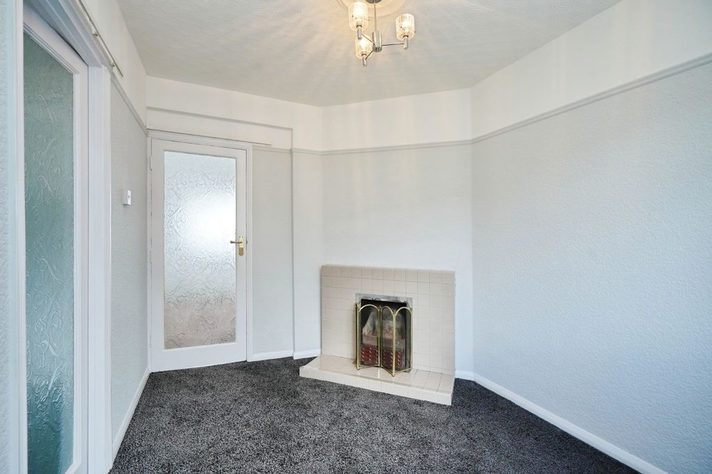 Property photo 3 of 19 Dining Room