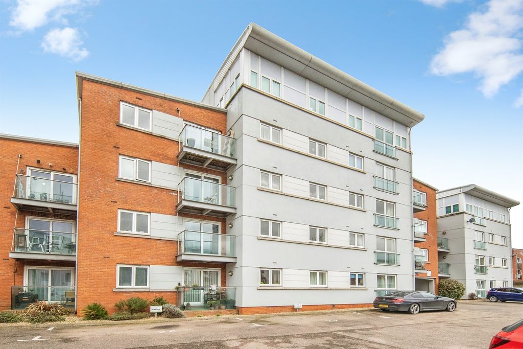 Property photo 1 of 11