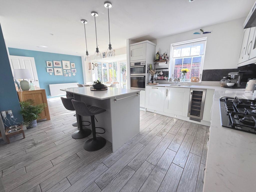 Property photo 2 of 34