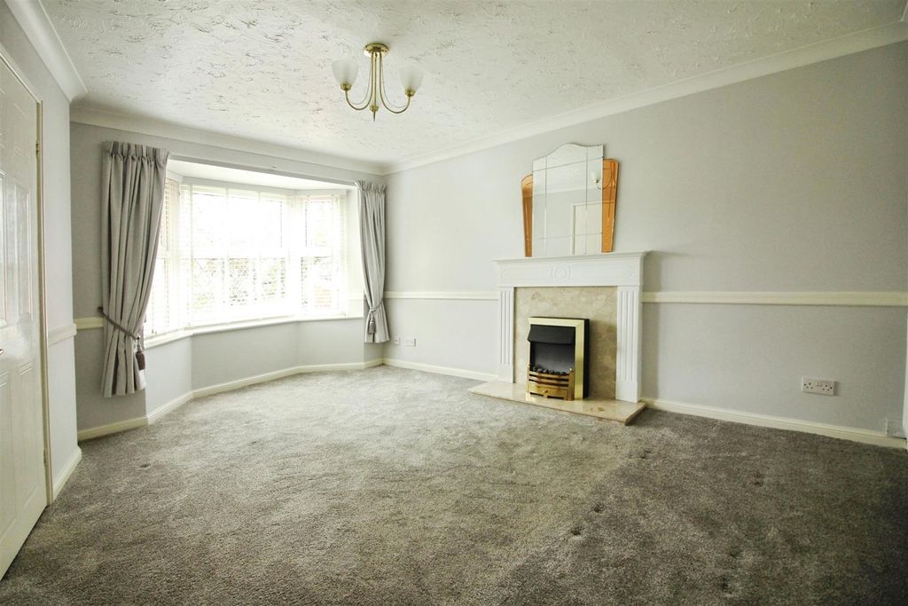 Property photo 2 of 18 Living Room