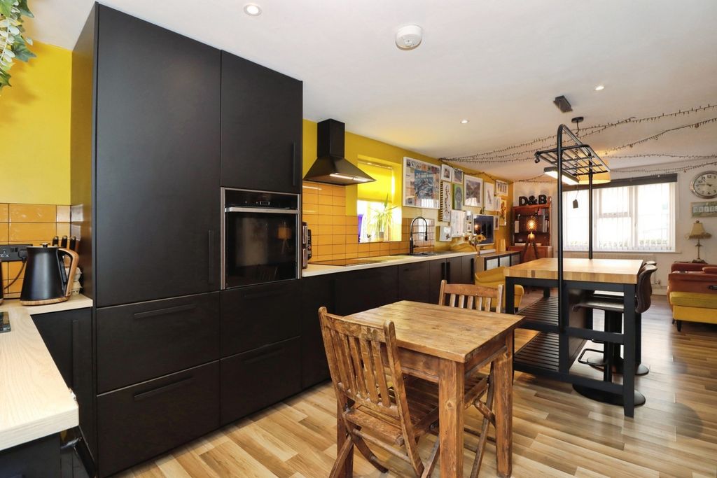 Property photo 3 of 17 Kitchen/Diner/Lounge