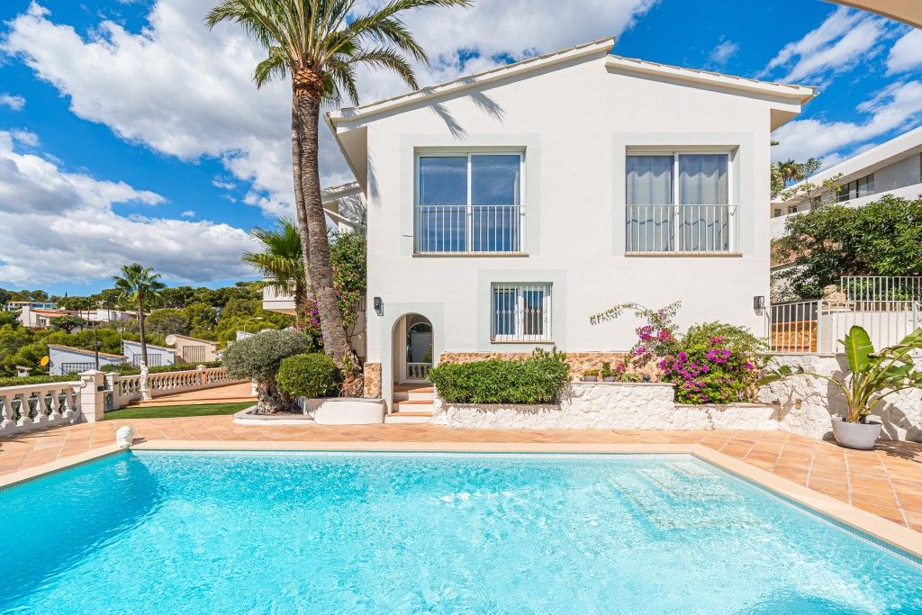 Property photo 1 of 20 Swimming Pool (3)