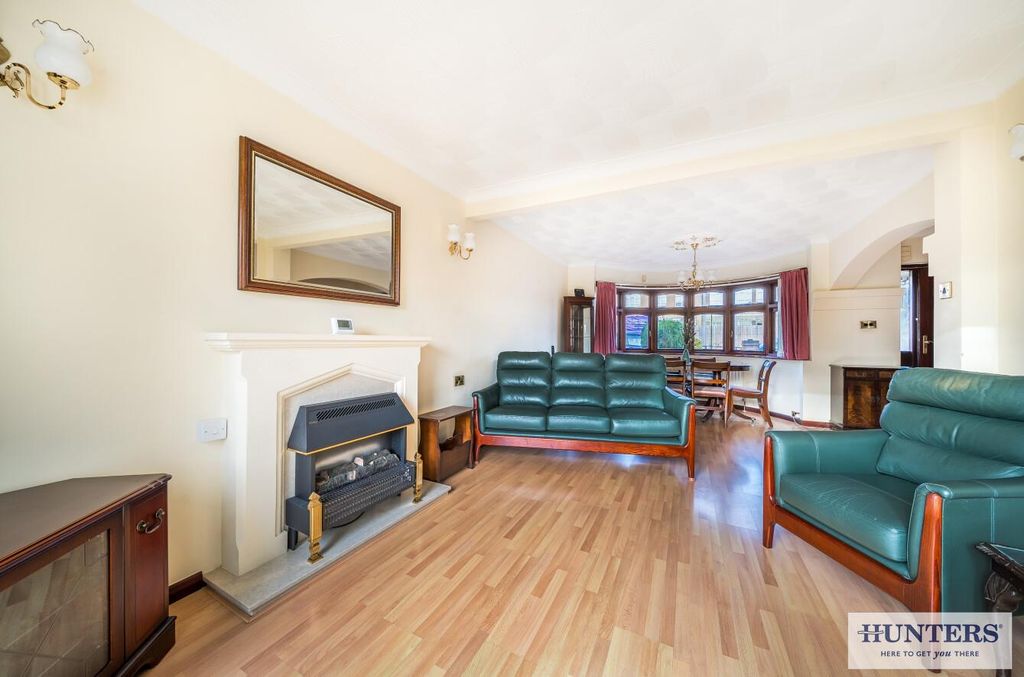 Property photo 2 of 18 Lounge Area