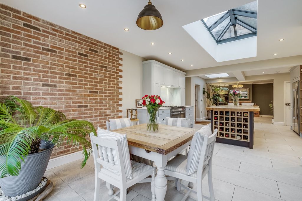 Property photo 2 of 23 Picture No. 13