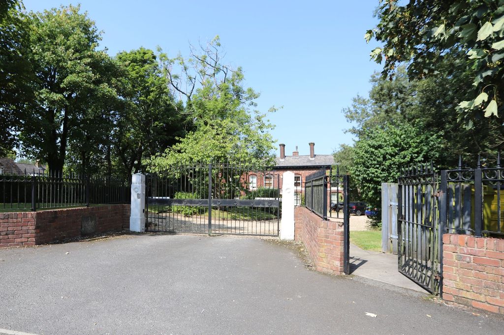 Property photo 2 of 24