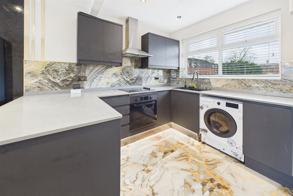 Property photo 2 of 7 Kitchen