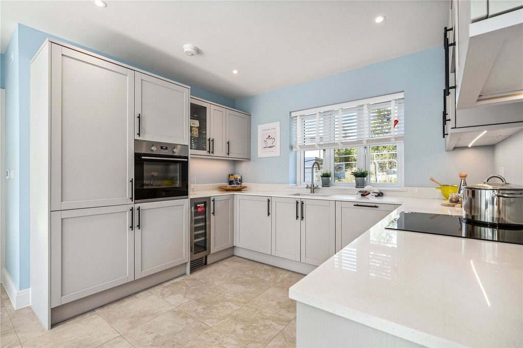 Property photo 3 of 9 Picture No. 12