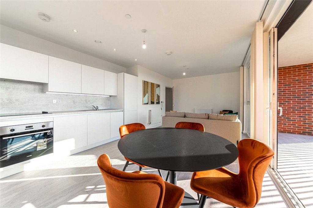 Property photo 2 of 8 Picture No. 10