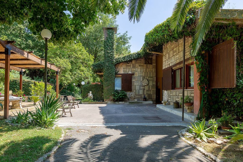 Property photo 1 of 30